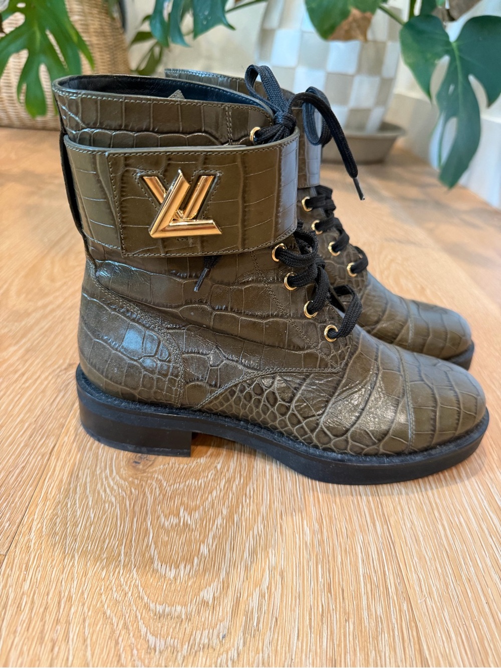 Louis Vuitton • Wonderland Crocodile Leather Boot - Picture 4 of 9